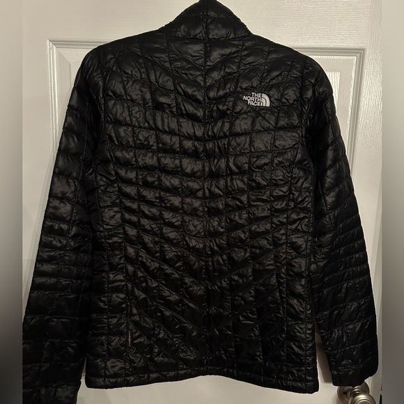 Women’s ThermoBall Trekker Full Zip Jacket - Black/Size XS - Picture 4 of 10